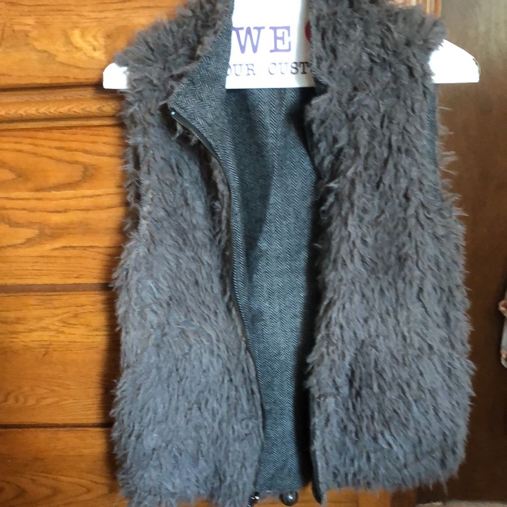 Vest - Picture 5 of 8